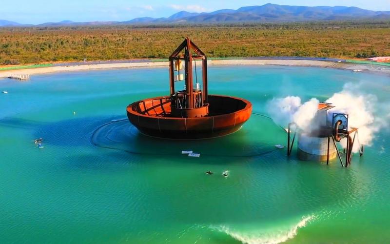 不可思議的人工造浪機(jī),1400噸的金屬拱體,每小時造浪2400個