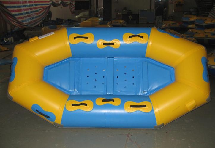 海南充氣水上樂(lè)園與人工造浪設(shè)備的綜合體驗(yàn)